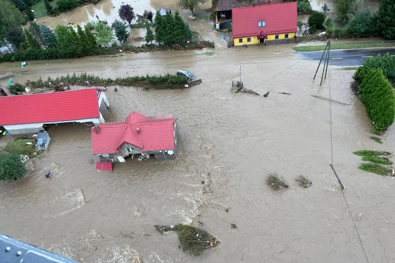 Budapest and Wroclaw flood preparations